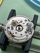 窝路坚手表走时不准怎么处理